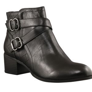 Unisa Payta Ankle Booties. Black leather. Size 9